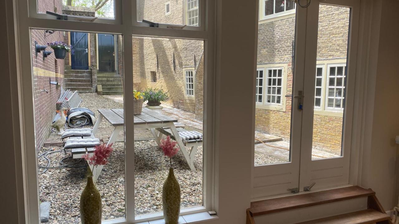 Bnb In Het Centrum Van エンクホイゼン エクステリア 写真
